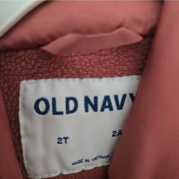 2/$20 Old Navy puffer Vest Size 2 - Picture 2 of 3